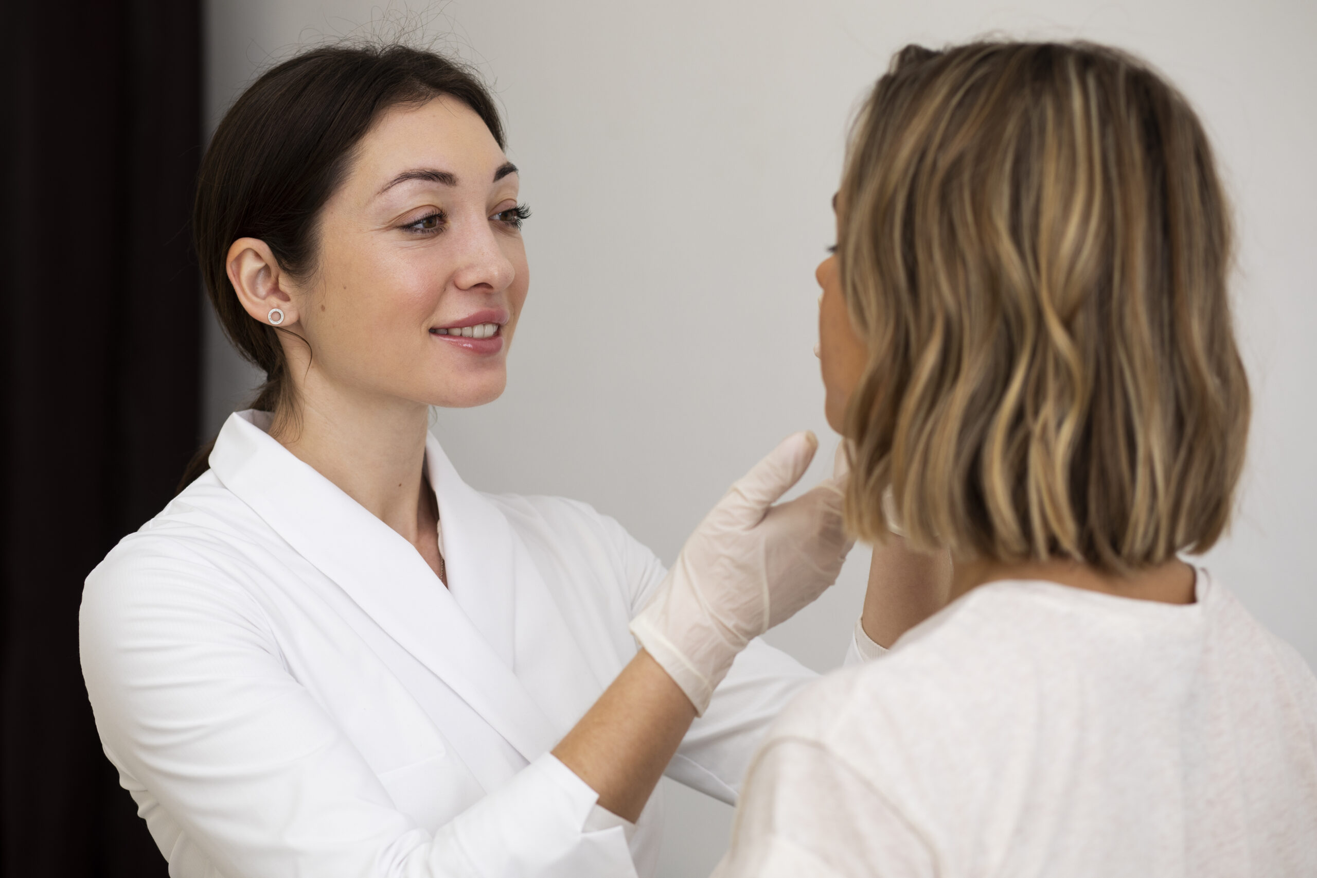 Plastic Surgery vs Cosmetic Treatments Explained